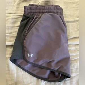 Under Armour Women’s Fly By Shorts in Ash Taupe Size Small